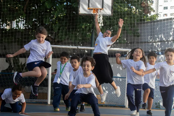Educação física no pátio